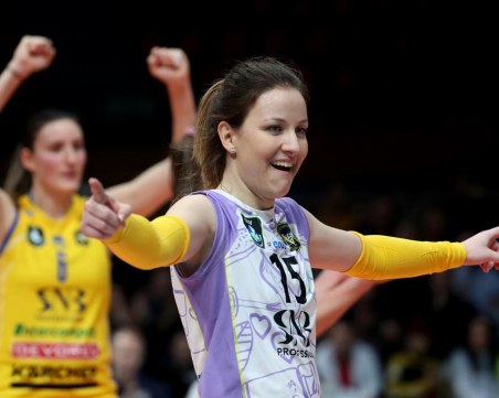 Жана Тодорова за първите стъпки във волейбола, Марица и националния отбор