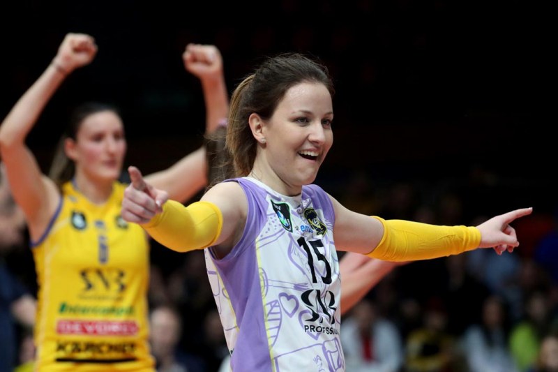 Жана Тодорова за първите стъпки във волейбола, Марица и националния отбор