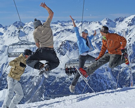 Австрийски адвокат разследва разпространението на вируса в ски курорти
