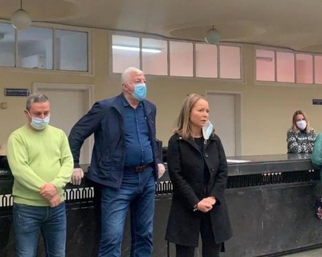 Каназирева: Спазвам разпорежданията, ако кметът реши – да затвори магазините по Главната