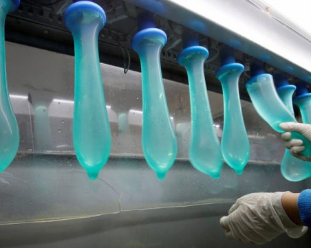 Криза и в секса! Задава се недостиг на презервативи