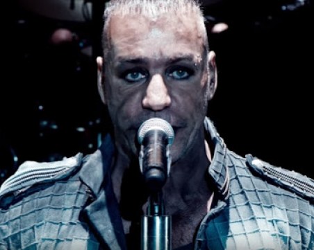 Вокалистът на 