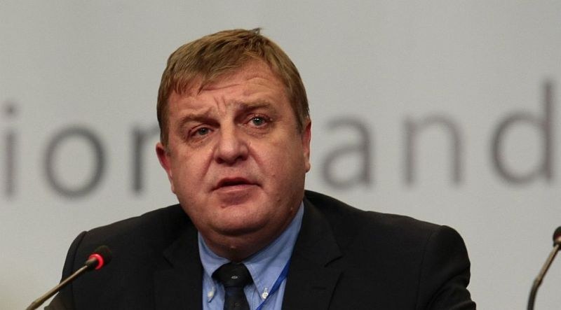 Каракачанов: Засега ситуацията не налага въвеждане на военно положение