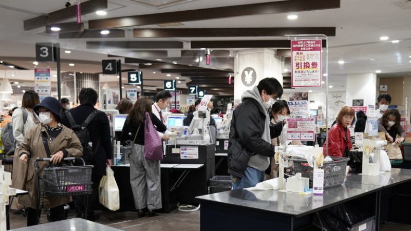 Паническо пазаруване завладя и Токио