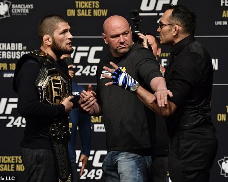 Босът на UFC категоричен: Няма да отлагаме мача Хабиб - Фергюсън