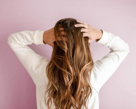 Как да съживите косата вкъщи без фризьор?