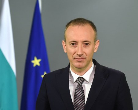 Месец и половина лятна ваканция, ако изолацията продължи