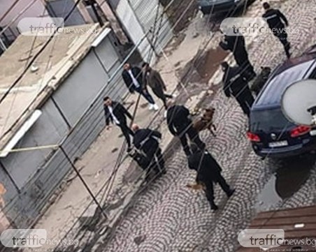 Полицаи с кучета атакуваха Столипиново, жителите на махалата отново са по улиците