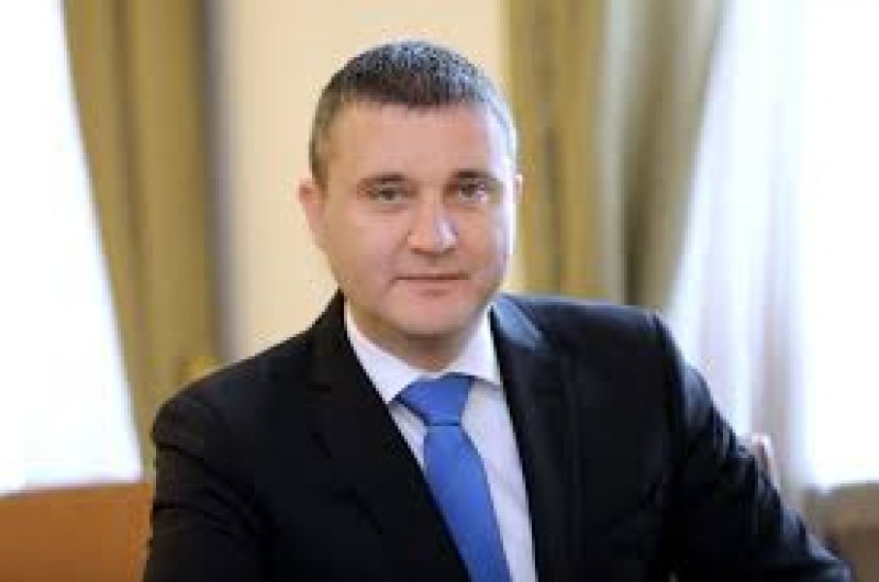 Горанов: Обсъждаме вариант свободните професии също да ползват безлихвени заеми