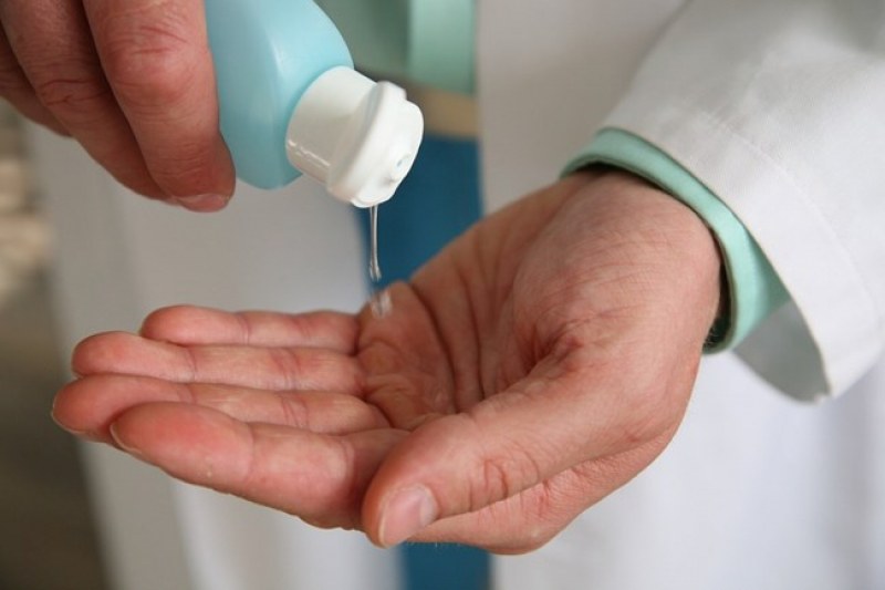Лекари: Дезинфектантите могат да навредят на пациенти с астма