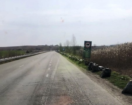 30 тона отпадъци са почистени в участъка от АМ