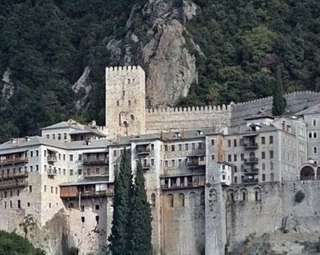 Знакът на Богородица в Атон се оказа фалшива новина