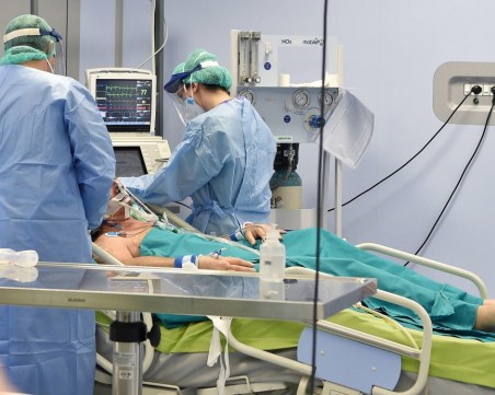 Български лекари и сестри заминаха за Австрия, за да борят коронавируса