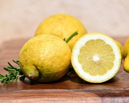 Какви са ползите от сода и лимон?