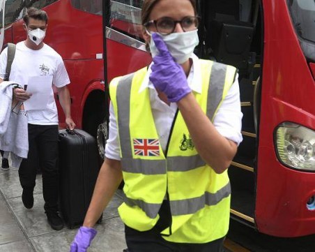 Обединеното кралство ще организира спасителни полети за британци, блокирани в чужбина