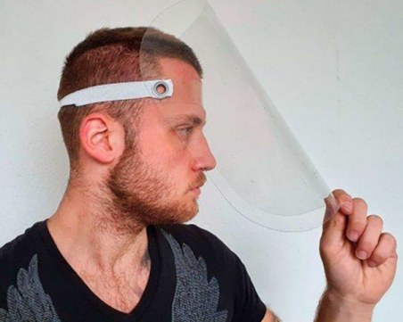 Това е мястото, на което има маски, защитни шлемове и антибактериални гелове