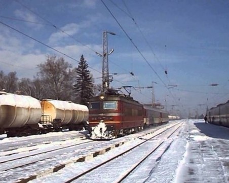 Без карантина за колегите на починала от COVID-19 на гара 