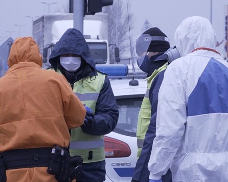 Десетки доброволци в Пловдив помагат на най-застрашените от епидемията