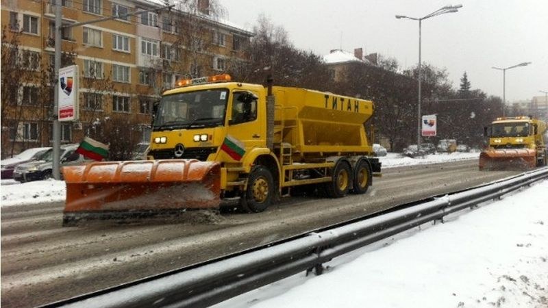 Над 90 снегорина са чистили снега в София през нощта