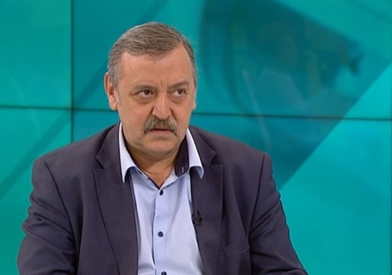 Проф. Кантарджиев: Вирусът не мутира, предава се чрез слюнка