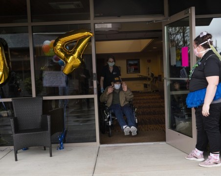 104-годишен ветеран от войната пребори коронавируса