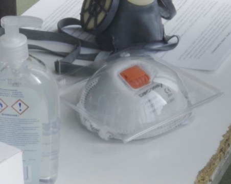 Социалното министерство: Работници без предпазни средства да се отстраняват временно