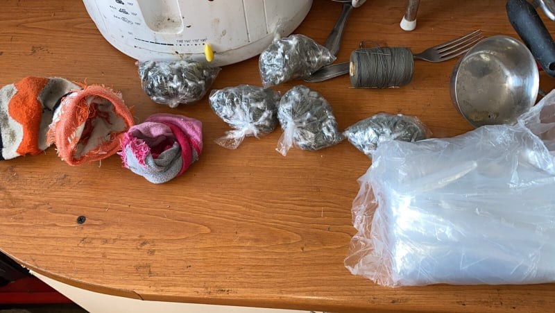 260 дози бонзай откриха в наркодепото в Столипиново