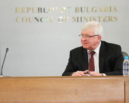 Изплащат 1000 лева на 1700 медици, които са на първа линия у нас