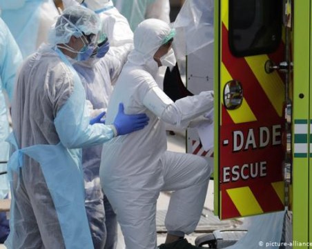 Нов черен рекорд! COVID-19 взе над 1 120 жертви във Франция за ден