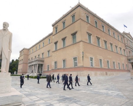 Гърция също удължи извънредното положение