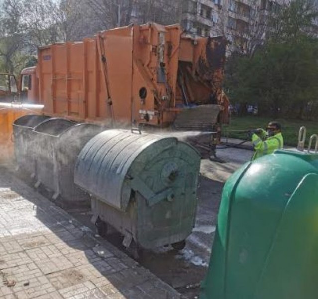 Повторно дезинфекцират контейнерите за смет в Пловдив