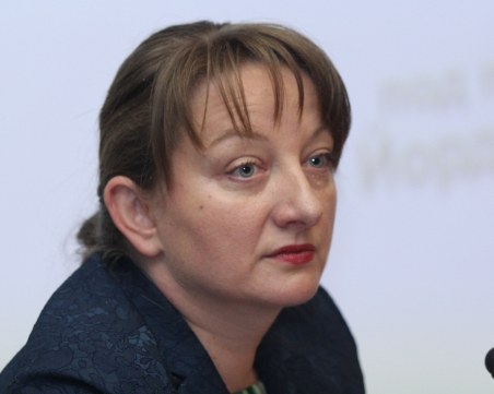 Деница Сачева: Свиваме всички излишни разходи в социалната сфера