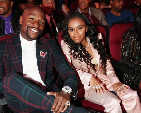 Кошмарите за Мейуедър нямат край - арестуваха дъщеря му