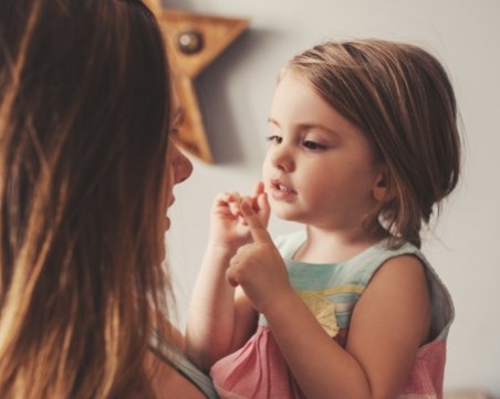 30 дни допълнителен платен отпуск за майки с малки деца искат синдикати