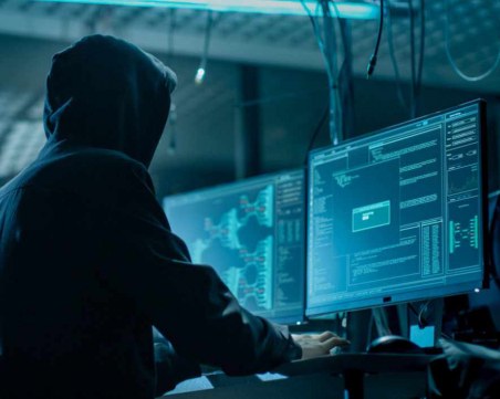 Двама българи оглавиха международна престъпна група за измами за милиони