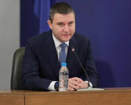 Горанов: Актуализацията на бюджета е напълно съобразена, да не прибързваме с мерки