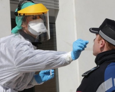 Как се тества за COVID-19  по света? В САЩ изследвали 1,8 млн. души, Бахрейн най-много на 1 млн. души