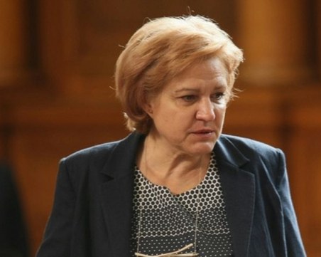 Менда Стоянова: Не можем да пуснем печатницата като Тръмп и да раздаваме пари