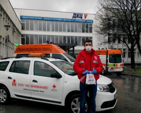 Нов безплатен телефон за консултации откри БЧК, доброволци продължават да помагат