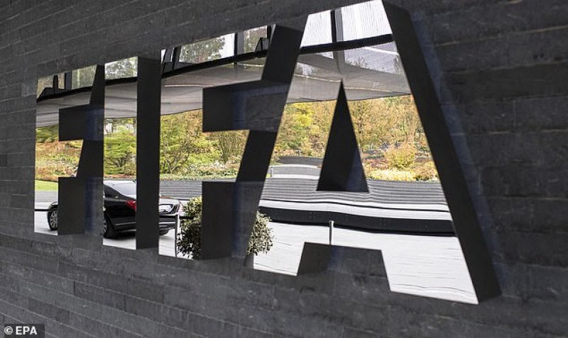ФИФА удължава сезона и трансферния прозорец за неограничено време