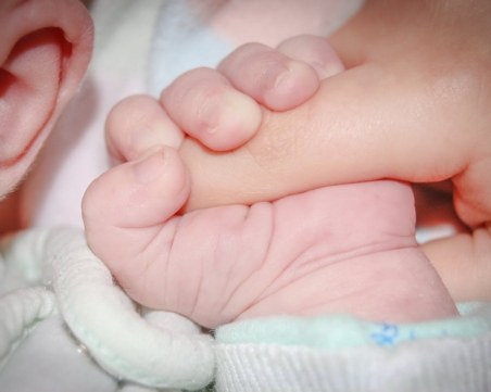 Дете на годинка е в кома в софийска болница, чакат пробата му за коронавирус