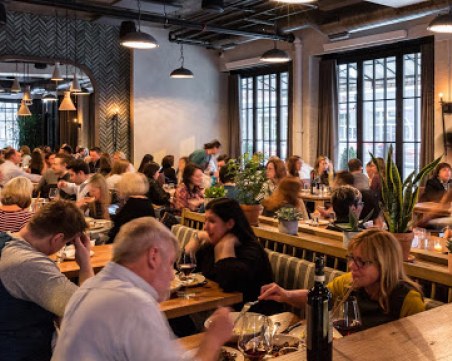 Препълнени ресторанти ден след извънредното положение прогнозира предприемач