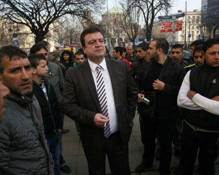 Цветелин Кънчев: В циганските махали грамотните знаят какво се случва, неграмотните не си дават никаква сметка