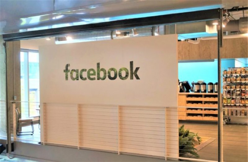 Заради пандемията: Facebook започва да следи абонатите си