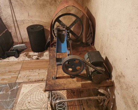 Акция в Шекера! Разбиха манифактура за рязане на тютюн и таен склад