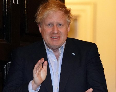 Борис Джонсън ще бъде прикован на легло до 2 месеца