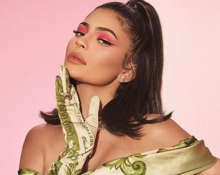 Кайли Дженър, само на 22 години, остава най-младият милиардер на планетата