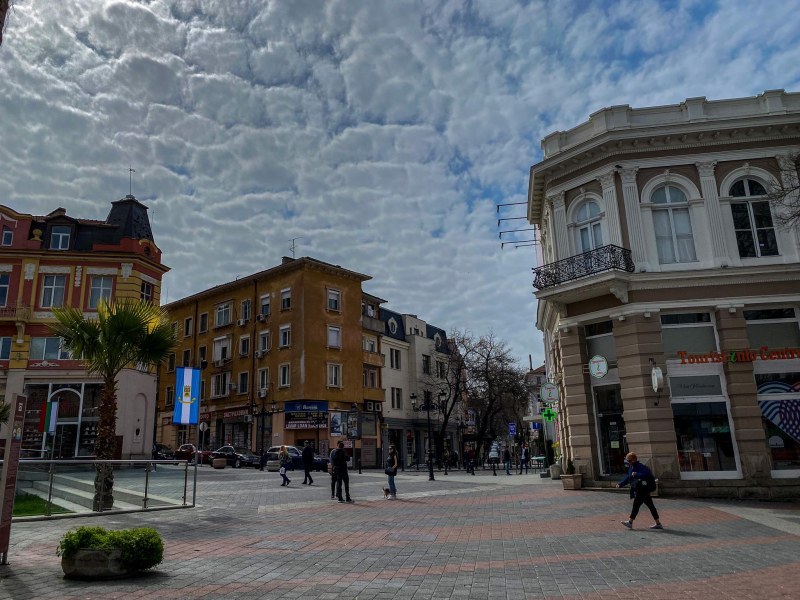 Пролетно време днес в Пловдив, градусите продължават да се вдигат