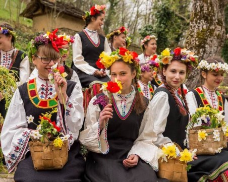 Лазаровден е! Честит празник на всички именици!
