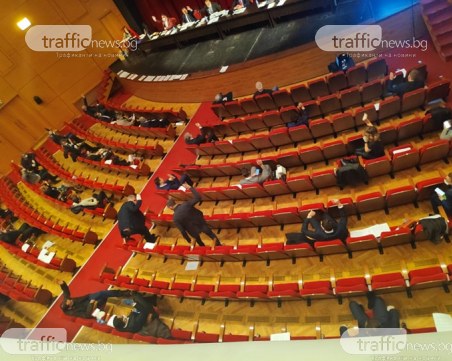 Нов скандал! Общинарите в Пловдив се обърнаха на 180 градуса за 5 минути за антикризисните мерки